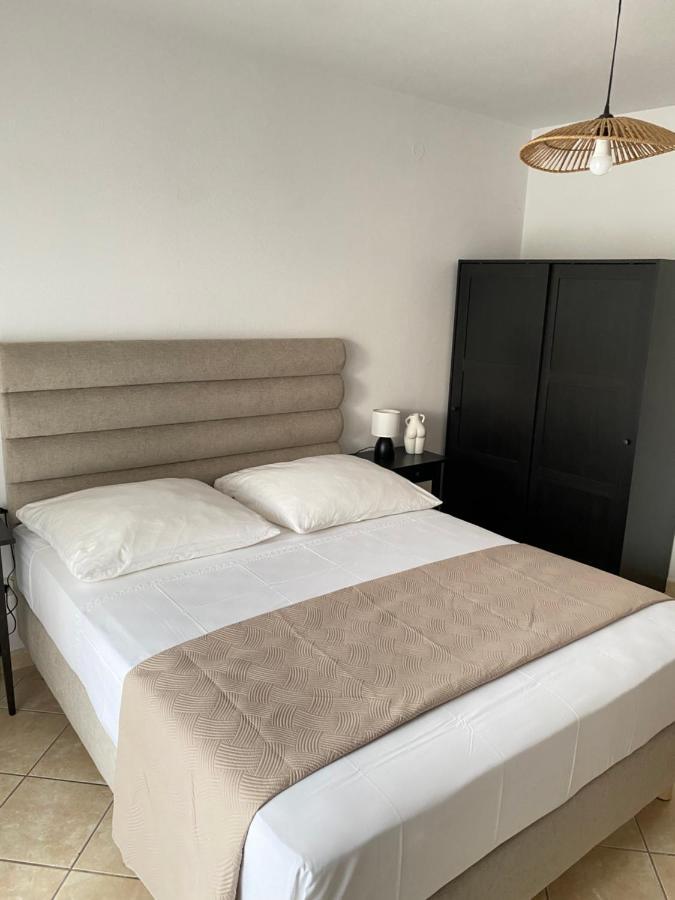 Studio Apartments M&N Trogir Exterior photo