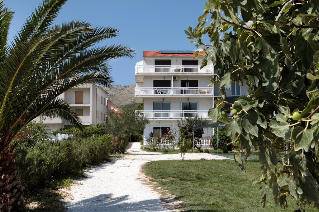 Studio Apartments M&N Trogir Exterior photo