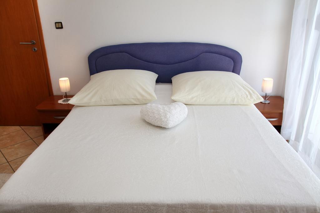 Studio Apartments M&N Trogir Exterior photo